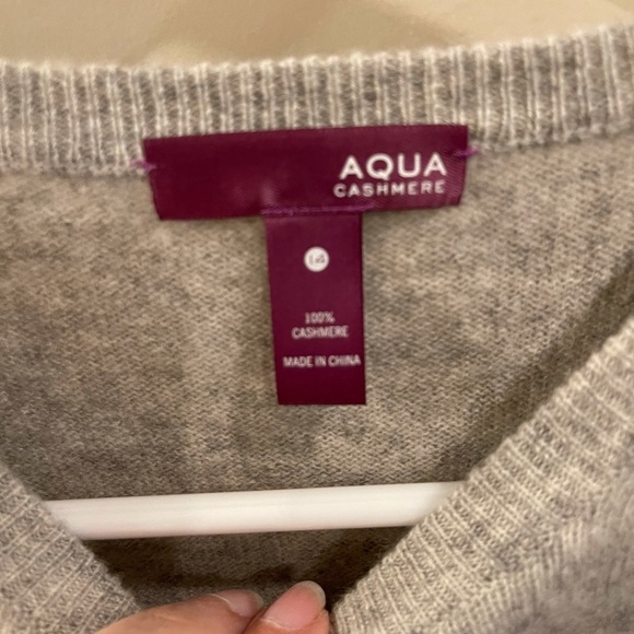 Aqua cashmere sweaters (2) - Picture 4 of 4